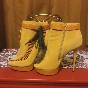 NWOB Platform Ankle Boots